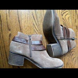 Excellent used condition brown leather booties